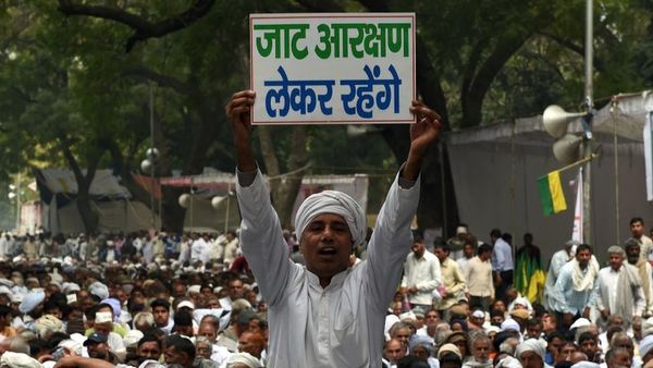 पूर्व सेना प्रमुख दलबीर सिंह सुहाग से मिलने क्यों गए थे अमित शाह?