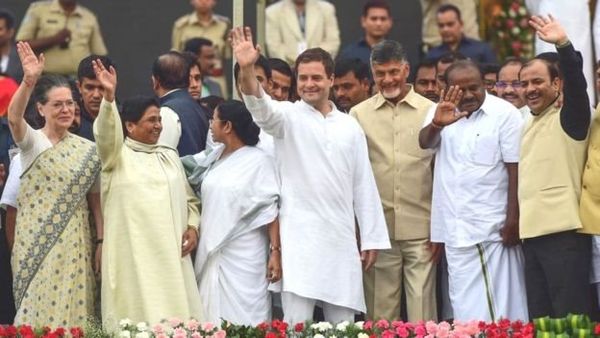 राहुल गांधी की इफ़्तार पार्टी के सियासी मायने क्या हैं?