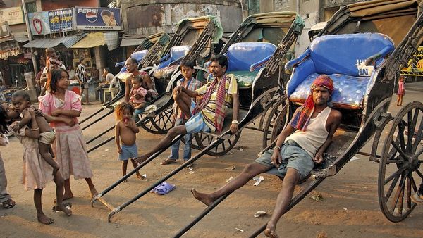 अर्थव्यवस्था: भारत से पीछे फ़्रांस, पर वहां प्रति व्यक्ति आय 25 लाख कैसे?