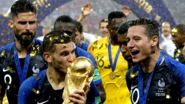 तीन राष्ट्रपति और वर्ल्ड चैंपियन लेकिन चर्चा छाते की