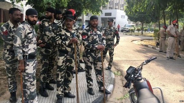 लड़कियों के ‘पिंजरा तोड़’ अभियान से किसे है डर