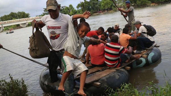 कहां है ये पुल जो बन गया है प्रवासियों का कैंप