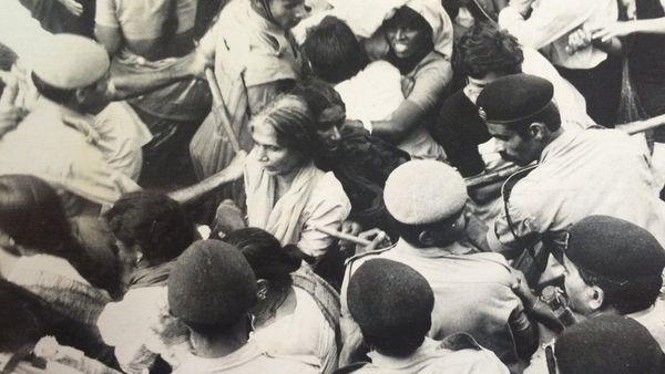 #MeToo: 26 साल पहले महिलाओं की ख़ामोशी को आवाज़ देनेवाली योद्धा