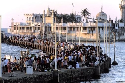 तृप्ति देसाई का एजेंडा क्या है, महिलाओं का हक़ या चर्चा में आना?