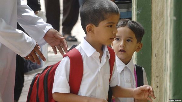 बस्ते का बोझ कम कर पाना क्या वाक़ई मुमकिन है?