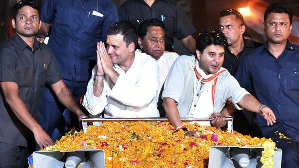 ज्योतिरादित्य सिंधिया: मध्य प्रदेश मुख्यमंत्री की होड़ में क्यों और कैसे पिछड़े