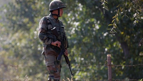 सेना में कमांडो बनने जा रही असम की करिश्मा कैसे बनी चरमपंथी?: ग्राउंड रिपोर्ट