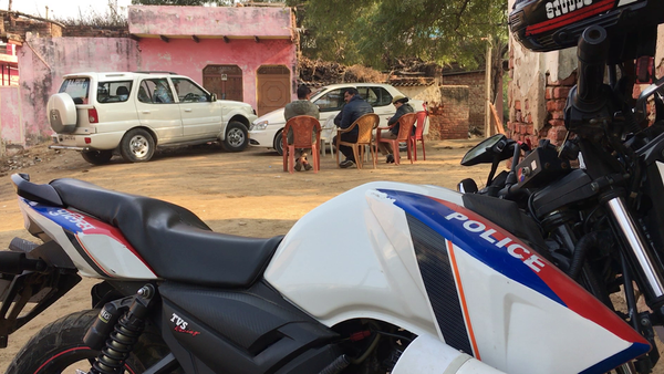 'मेरी बेटी को ज़िंदा जला दिया, ये दरिंदों का राज है': ग्राउंड रिपोर्ट