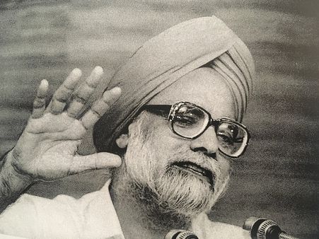 'मनमोहन सिंह को बेचना बीएमडब्लू कार बेचने जैसा था'