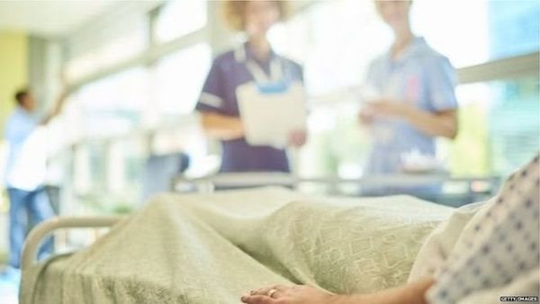 कोमा में जी रही महिला के मां बनने के बाद क्लीनिक प्रमुख का इस्तीफ़ा