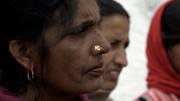 कश्मीर: जहां पाकिस्तानी शेलों से खेलते हैं बच्चे: ग्राउंड रिपोर्ट