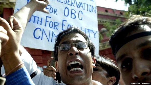 दलित औरतों के तन ढंकने का संघर्ष NCERT की किताबों से ग़ायब: प्रेस रिव्यू