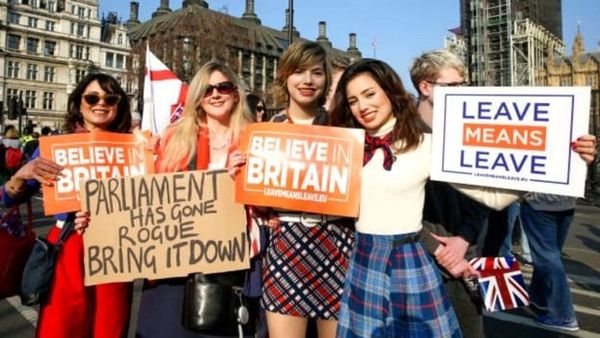 ब्रेक्ज़िटः प्रस्तावों को नहीं मिली संसद की मंज़ूरी