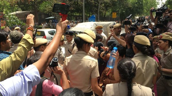 वो औरतें जिन्हें अब भी न्यायपालिका पर विश्वास है: ब्लॉग