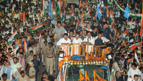 राहुल गांधी का पटना रोड शो और तीन बार फ़र्नीचर की दुकान का ज़िक्र