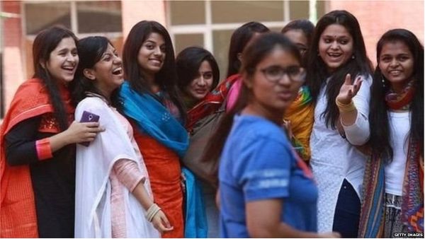 लोकसभा चुनाव 2019: वोट देने में नया रिकॉर्ड बनाने से महिलाएं कुछ ही क़दम दूर