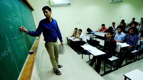 कर्नाटक: कॉलेज में छात्राओं के लिए कट ऑफ़ छात्रों से अधिक