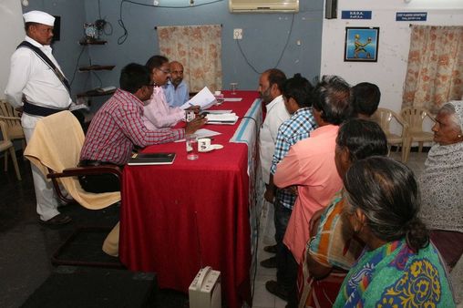 क्या चुनाव में मतदाता ने बैलेट बॉक्स में चिट्ठी डालकर मांगी बियर? फ़ैक्ट चेक