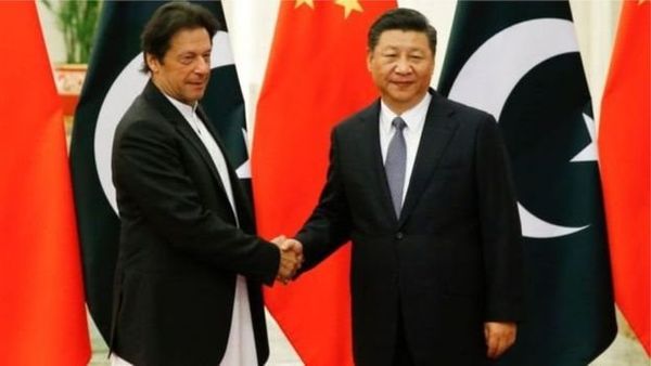 इमरान ख़ान ने आधी रात को पाकिस्तान के लिए क्यों मांगी क़ुर्बानी