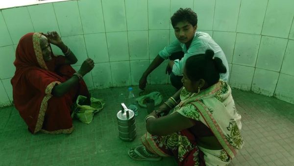 मुज़फ्फ़रपुर बुखार: मोदी के आयुष्मान भारत से क्यों नहीं बच रही बच्चों की जान