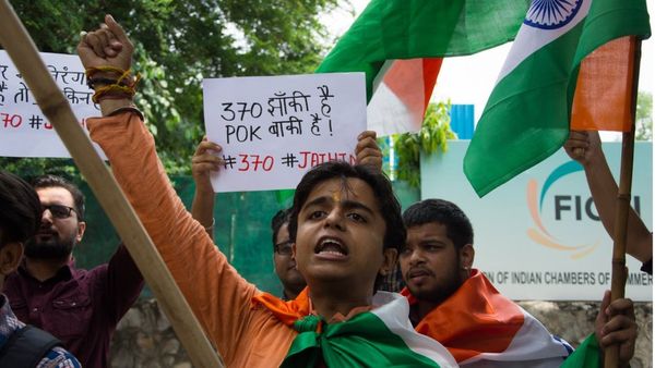 कश्मीरी लड़कियों से शादी की दबी ख़्वाहिश क्यों: नज़रिया