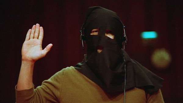 भारत में गवाह बनना क्यों ख़तरनाक है?