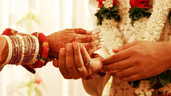 शादी के लिए लड़का और लड़की की उम्र अलग-अलग क्‍यों: नज़रिया