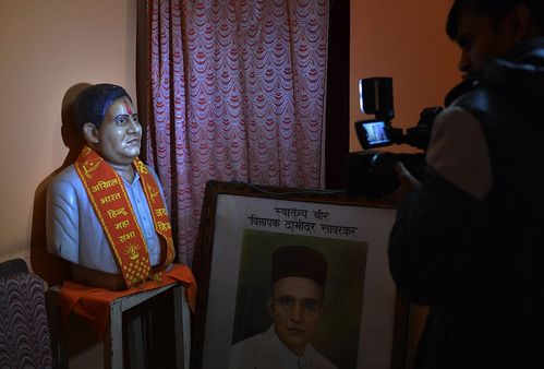 आरएसएस ने महात्मा गांधी को दिल से स्वीकार किया है ?