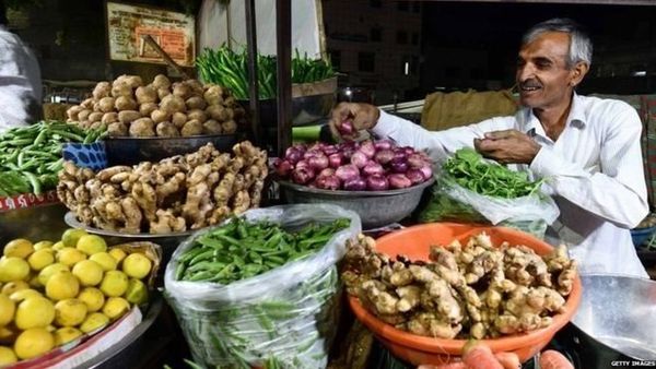 'मोदी सरकार की इस चूक से लगा अर्थव्यवस्था पर ब्रेक': नज़रिया