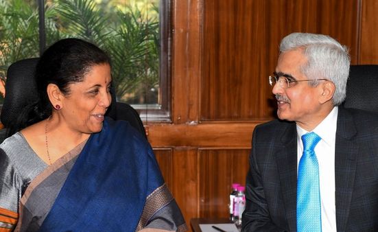 सरकारी बैंकों के विलय का क़दम ग़लत होने का डर क्यों है