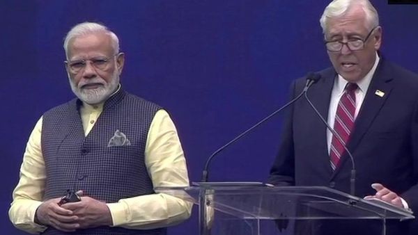मोदी के सामने अमरीकी सांसद ने की नेहरू की तारीफ़