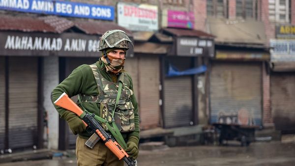 नज़रबंद नेताओं के बीच कश्मीर में कैसे होंगे ये घरेलू चुनाव?