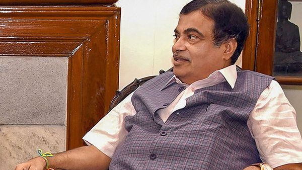 गांधी 'वध' के केस में सावरकर निर्दोष बाहर आए थे - गडकरी