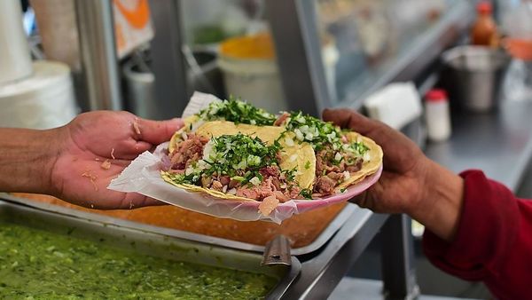 जब खाया नहीं जाता, तो इतना तीखा खाते क्यों हैं हम?