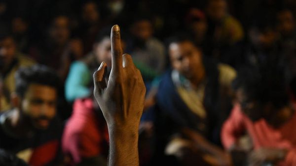 बिहार के इन लाखों नौजवानों की जवानी कौन लौटाएगा?