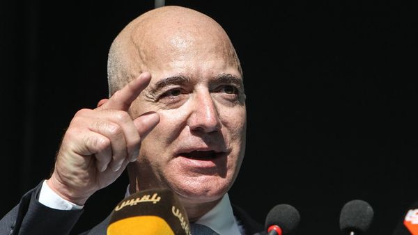 अमेज़न के जेफ़ बेज़ोस पर क्यों भड़की हुई है मोदी सरकार?