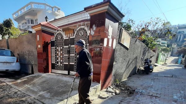 कश्मीरी पंडितों की घाटी में अपने घरों में वापसी कितनी आसान?