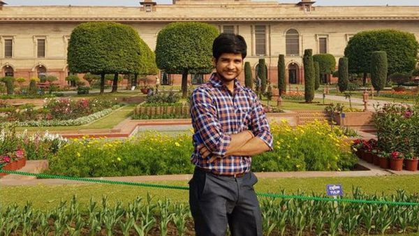 कोरोना वायरस की तुलना धार्मिक ग्रंथ क़ुरान से करने वाले अनुज बाजपेई कौन हैं? - Social