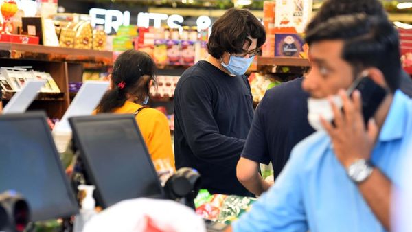 कोरोना वायरस: लॉकडाउन से डर के साये में जीता आम आदमी