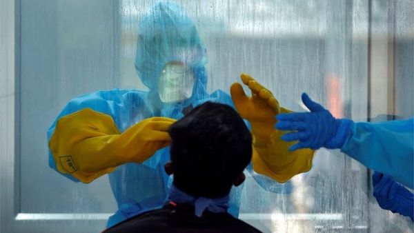 कोरोना वायरसः अपने डॉक्टरों को संक्रमण से कैसे बचाएगा भारत?