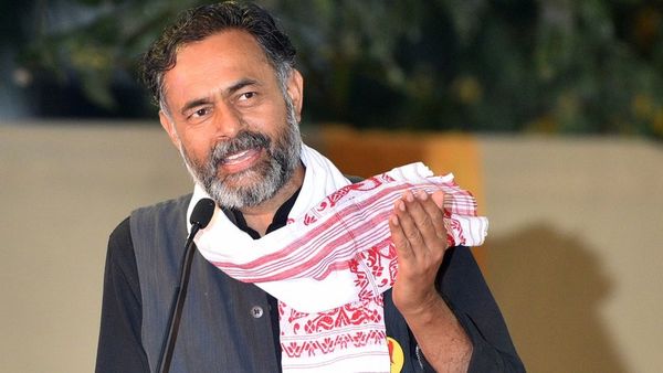 कोरोना वायरस : योगेंद्र यादव के सात सूत्री एजेंडे पर विवाद, करना पड़ा संशोधन