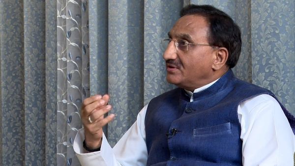 कोरोना अपडेट: केंद्रीय मंत्री निशंक ने बताया, भारत में स्कूल कब और कैसे खुलेंगे