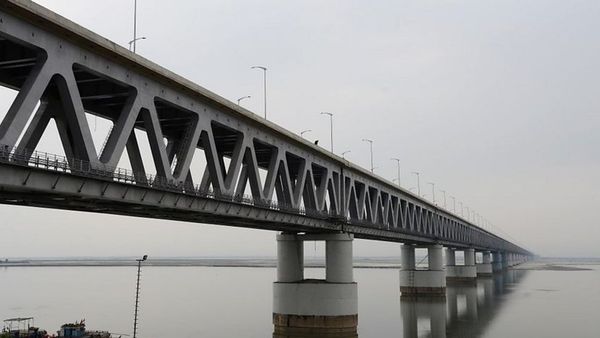 चीन सीमा पर बाढ़ के बीच भारत सरकार क्यों बनाना चाहती है ब्रह्मपुत्र के नीचे सुरंग?