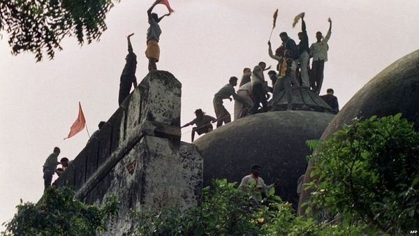 बाबरी विध्वंस कथा के पाँच सबसे अहम पड़ाव