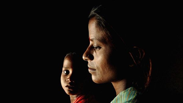 हाथरस: अपनी जंग ख़ुद लड़ती दलित औरतों को समाज बर्दाश्त नहीं कर पा रहा है?