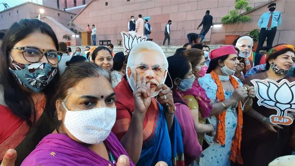 बिहार चुनाव: बीजेपी ने कठिन चुनौतियों के बीच कैसे खिलाया कमल
