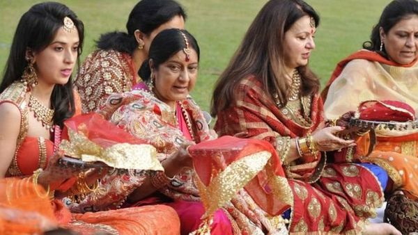 सुषमा स्वराज से नवाज़ शरीफ़ की माँ ने कहा था, 'तू मेरे वतन से आई है, वादा कर रिश्ते ठीक करके जाएगी'