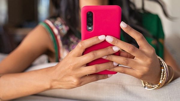 'फ़टाफ़ट' लोन देकर महामारी से जूझते लोगों को फंसाने वाले लोन-ऐप्स