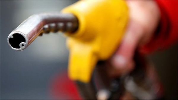 नेपाल के पेट्रोल पंपों से बिहार के लोग क्यों ख़रीद रहे हैं पेट्रोल-डीज़ल- ग्राउंड रिपोर्ट