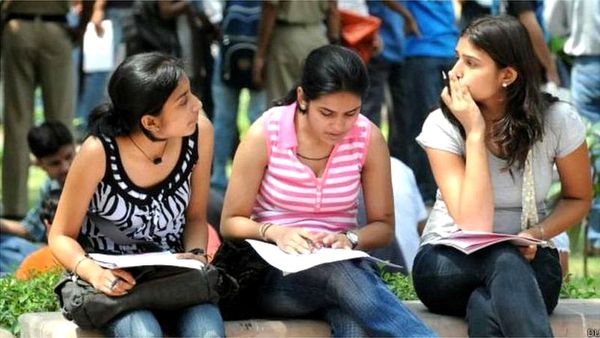 मैथ्स और फिजिक्स के बिना भी क्या इंजीनियरिंग में होगा एडमिशन